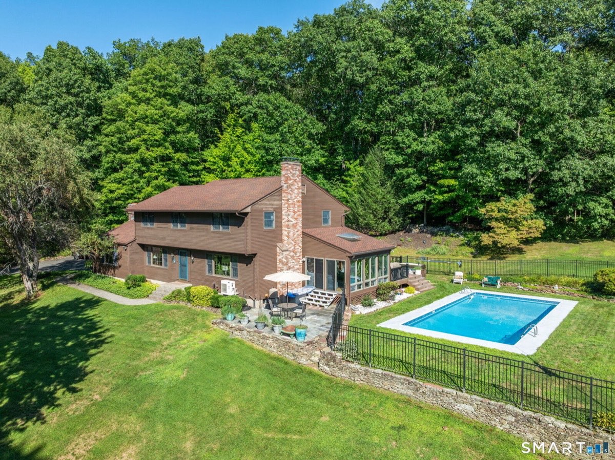 3289 Phelps Road, Suffield - country estate